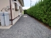 写真②完成：防草シートを敷いています「防草工事／雑草対策／ガラタイル張り／土舗装　　島根県　出雲市」