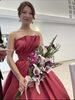 ドレスの色に合わせたカラーを細めの縦長ブーケにして「ハッピーウエディング」