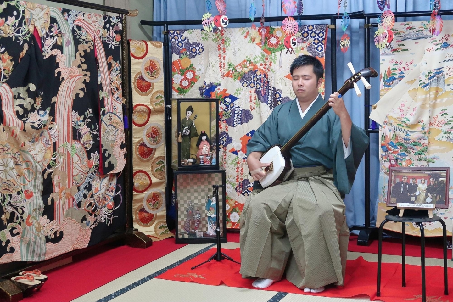 二代目 照井貢洋さん主催 三味線ミニライブ 体験教室 In 今昔きもの小路 柴又 に潜入 潜入 まいぷれ葛飾 編集部が行く まいぷれ 葛飾区 二代目 照井貢洋さん主催 三味線ミニライブ 体験教室 In 今昔きもの小路 柴又 に潜入 潜入 まいぷれ葛飾 編集部が行く まいぷれ 葛飾区