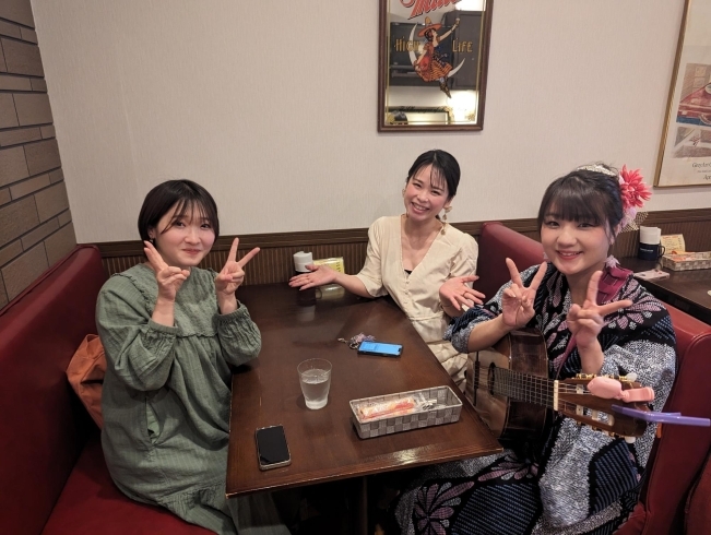 左から橋本ゆい、YukiNa、山崎菜々「オープン19周年イベントでした!」