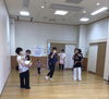 傘をさして出発だ！「親子講座「リトミック」を開催しました！」