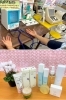 上：両腕式血流測定で健康チェック
下：お肌にやさしい化粧品「ココロ薬局」