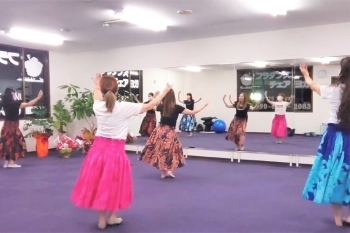 みんなでフラダンスをすることが心から楽しくなります「Luana hula studio」
