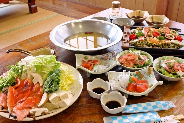 「味鮮しのぶ」鹿児島の食材を堪能できる居酒屋！　もつ鍋or霧島サーモン！！