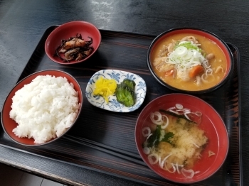 一番人気『もつ煮込み定食』「道の駅 市振の関」