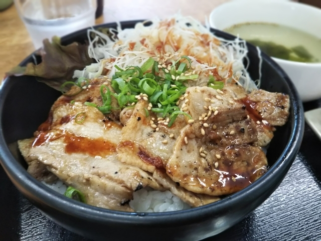 糸島市高田 焼肉丼専門店 はやらせ亭 辛さや量を選べる お肉たっぷりの丼メニュー 糸島市のおすすめランチ特集 まいぷれ 糸島市