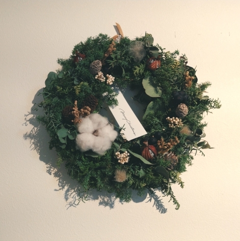 ドライフラワー Kiiさんのリース＆スワッグも販売「クリスマスを彩る雑貨たち　　家づくりと北欧雑貨の店Leaf」