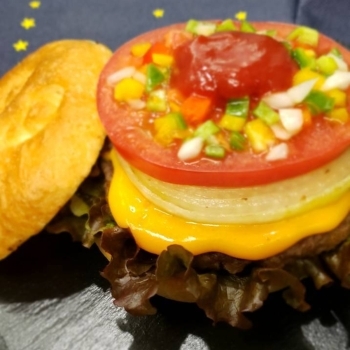 看板商品のプラネットチーズバーガー「Burger Planet」