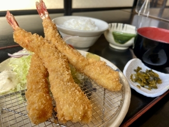 お昼のメニューでオススメの大エビフライ定食（3本）です！「和食処酒処 華のれん 本店」