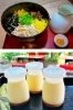 鶏飯もプリンも出水産の鶏肉や卵を使っています。「味処 心 桃晃店」