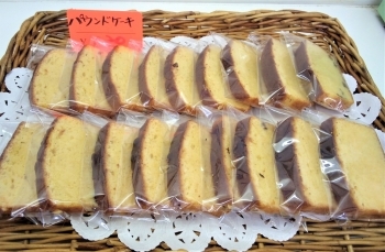デザートに、パウンドケーキ120円「手作り惣菜 中畑」