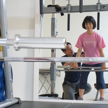 正しいトレーニングは、腰痛や肩・首コリの改善にも繋がります。「パーソナルトレーニングジム ボディインプルーブ 本八幡店」