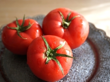 「田中さんのトマト」小さいサイズは味が凝縮し美味しいんですよ「すみっこマルシェ8108」