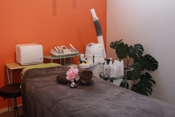 敷地内にある美容室にてヘアメイク・着付けも可能ですよ！「BeautyStudio RECELL(ビューティースタジオ リ・セル)」