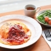 【たまご日和】新メニューの真っ赤卵のオムライスとクリームブリュレ