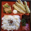 「明日の日替り弁当は魚のホイル焼き」