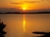 露天風呂からの望む夕景。霞ケ浦が鮮やかなオレンジ色に染まる。「あそう温泉白帆の湯」
