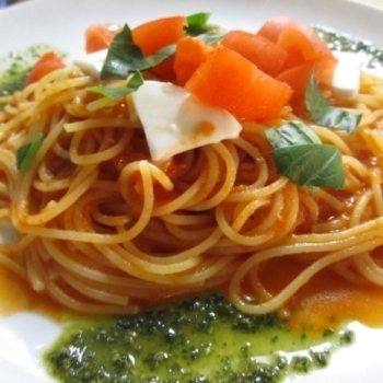 モッツァレラチーズのトマトパスタ「Cafe dining オレンジ」