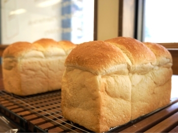食パンは、ご希望があればスライサーで4～8枚切りにカットOK「鎌倉ベーカリー 新鎌ヶ谷店」