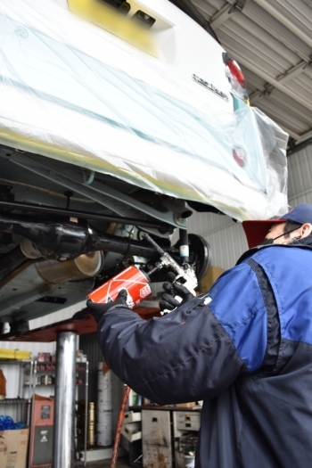 下回り防錆塗装でサビから愛車を守る「ENEOS Dr.Drive石狩花川店（ナラサキ石油）」