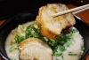 「薩摩ラーメン 斗天王（とてんのう）」厚切りチャーシューと野菜炒めで、ド迫力のトッピング！
