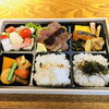 人気の仕出し弁当。7個からお届け致します。「しゃぶしゃぶ・すき焼き・ステーキなどでご会食はいかがですか。ご家族でのお食事に最適。ご予約承り中。」