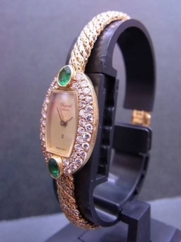 「【ショパール】 K18 ダイヤ/エメラルドベゼル レディース腕時計 をお買取りさせていただきました。　【ブランド時計高価買取(買取り)足立区】」