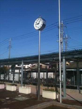 朝９時。この日、吉川小学校は晴天