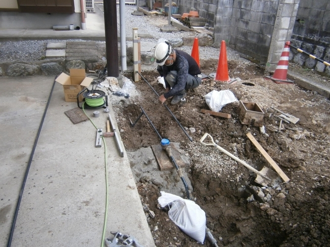 解体後、水道配管を直します「大垣市内で、屋外手洗いの解体を行いました。」