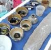 多種多様な1点もの。手作りならではのあたたかみ「5/15 本日、開催。陶器即売会。🌱 心の豊かさに直結する“使う喜び” 作家さんの器は、   「ただ料理を盛る道具」ではなく、「日々の気分を上げる相棒」 になります。 八日町2-3　八王子スカイホテル　八王子おみやげ　八王子産　八王子陶芸」