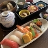 「お昼の寿司御膳」は厳選握りにおばんざいやあら汁が付いてお得「松研 五個荘店」