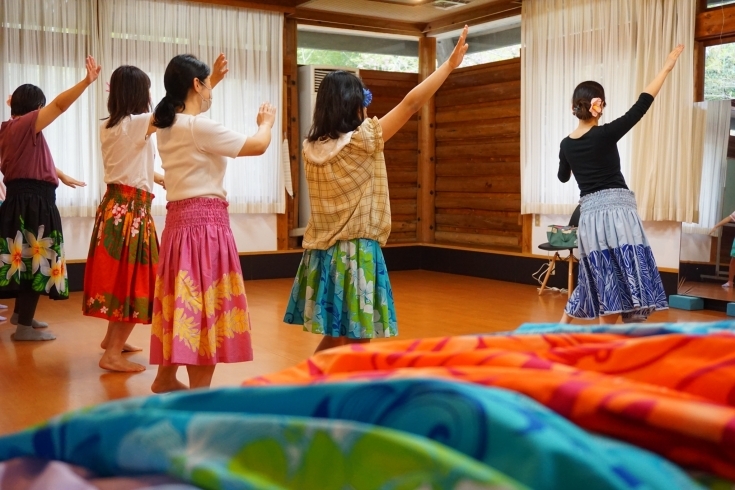 「那珂川市フラダンス教室 レイ マカナアロハ」基礎から丁寧に、そして楽しくがモットーのフラ教室です♪
