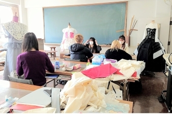 ファッション研究科
デザインの追求　より深い技術や理論を学びます「神戸文化服装学院」