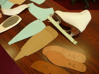 織田信成選手のスケート靴とその型紙　