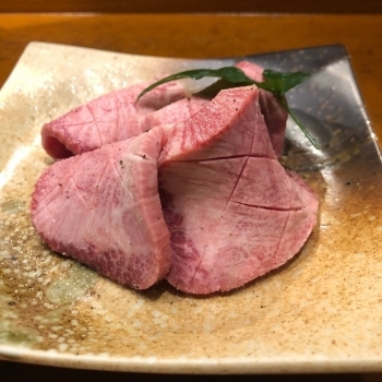 他では珍しい！　厚切り特タンがおすすめ！「炭火焼肉ごろう 横川店」