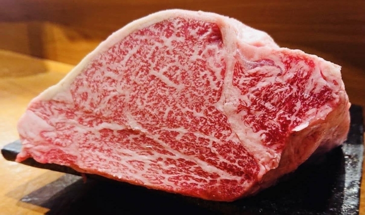 「炭火焼肉ごろう 流川店」黒毛和牛専門店のこだわり熟成肉。記念日・会食など特別な日に