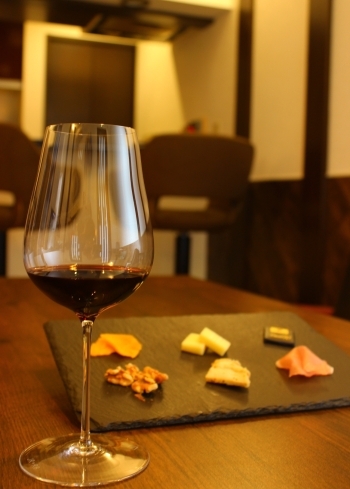 自分だけの素敵な時間をワインとともにお過ごしください。「Wine Salon Tanaka Shop&Bar」