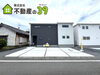 牧之原市静波２号棟🏠外観「【即内覧可✨】牧之原市静波🏄駐車場広々！ゆとりある敷地でのんびりライフが楽しめそう✨リビングエアコン付き♪部屋数豊富な５ＬＤＫ♪急な雨でも安心！インナーバルコニー仕様☔牧之原市のおうちさがしは不動産の３９へお任せください🐰🏠」