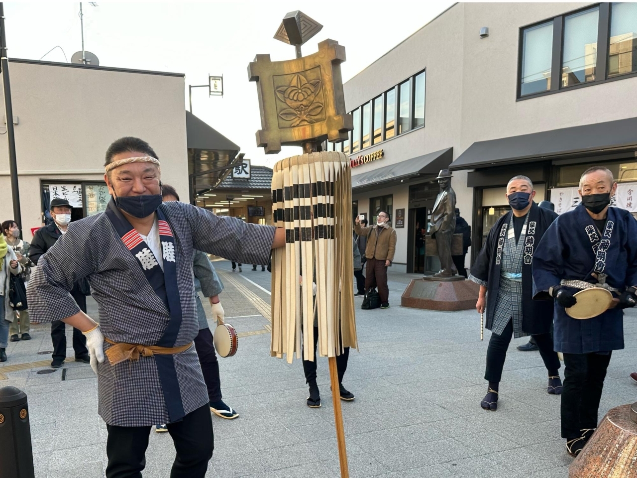 葛飾・柴又帝釈天の纏（まとい）】地域を守る火消人の想いがつまった奉納行事が特別に行われました！ | 【潜入！】『まいぷれ葛飾』編集部が行く！|  まいぷれ[葛飾区]