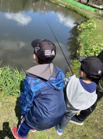釣りを初めて体験する子供たち。ワクワク感を大事にしています「こぱんはうすさくら札幌太平教室」
