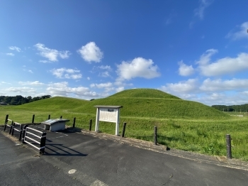 三昧塚古墳を含む沖洲古墳群を楽しめる公園を目指します。「GALLERY SAGA オフィス」