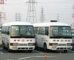無料スクールバス（手を上げていただきますと、停まります。）「阪神自動車学院」