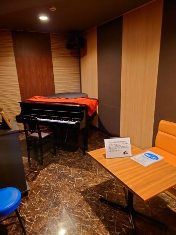 ピアノ室01「レンタルスペース・スタジオ02（ゼロニイ）」