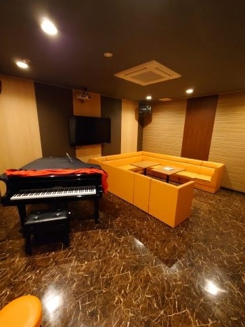ピアノ室02「レンタルスペース・スタジオ02（ゼロニイ）」