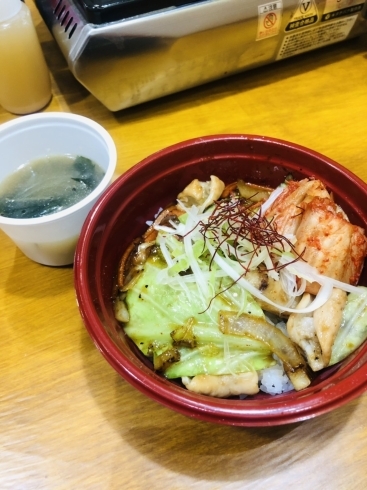 ホルモン丼「テイクアウトメニュー・広告！★西葛西　行船公園徒歩5分。焼き肉 ホルモンのお店です。お一人様もファミリーも気軽に美味しく楽しい時間をお過ごしください。」