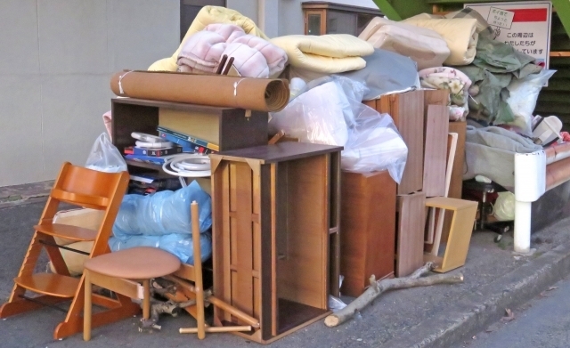 愛媛県新居浜市の不用品回収「 愛媛県新居浜市の不用品回収や粗大ゴミ回収を365日年中無休で受け付けしています。  即日予約できます。  愛媛県新居浜市の不用品回収のサービスの相場より安く回収致します。」