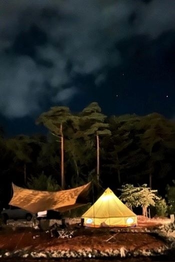 夜にはロマンチックな星空が広がります「KA-MA-DOキャンプグラウンド」