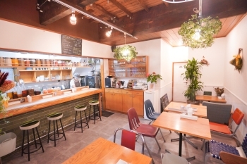 カフェのようにくつろげる空間　スパイスの香りが食欲を刺激します「ChihiIro Spice cafe」