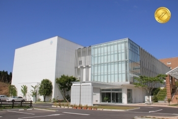 国際病院評価機構（JCI）の認証取得の陽子線治療施設です。「メディポリス医学研究所 薩摩川内 相談窓口」