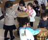 仲良く遊んでいます♪「ミュージック・ケアを開催しました！」